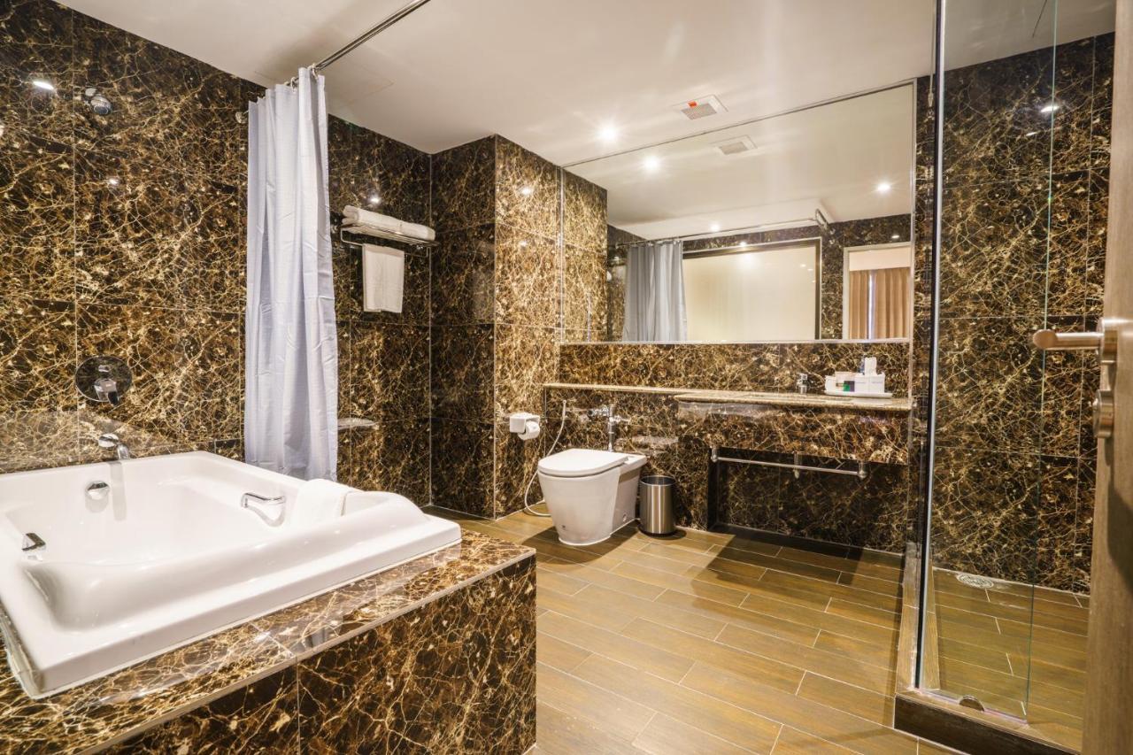 New Season Square Hotel Хат'яй Екстер'єр фото
