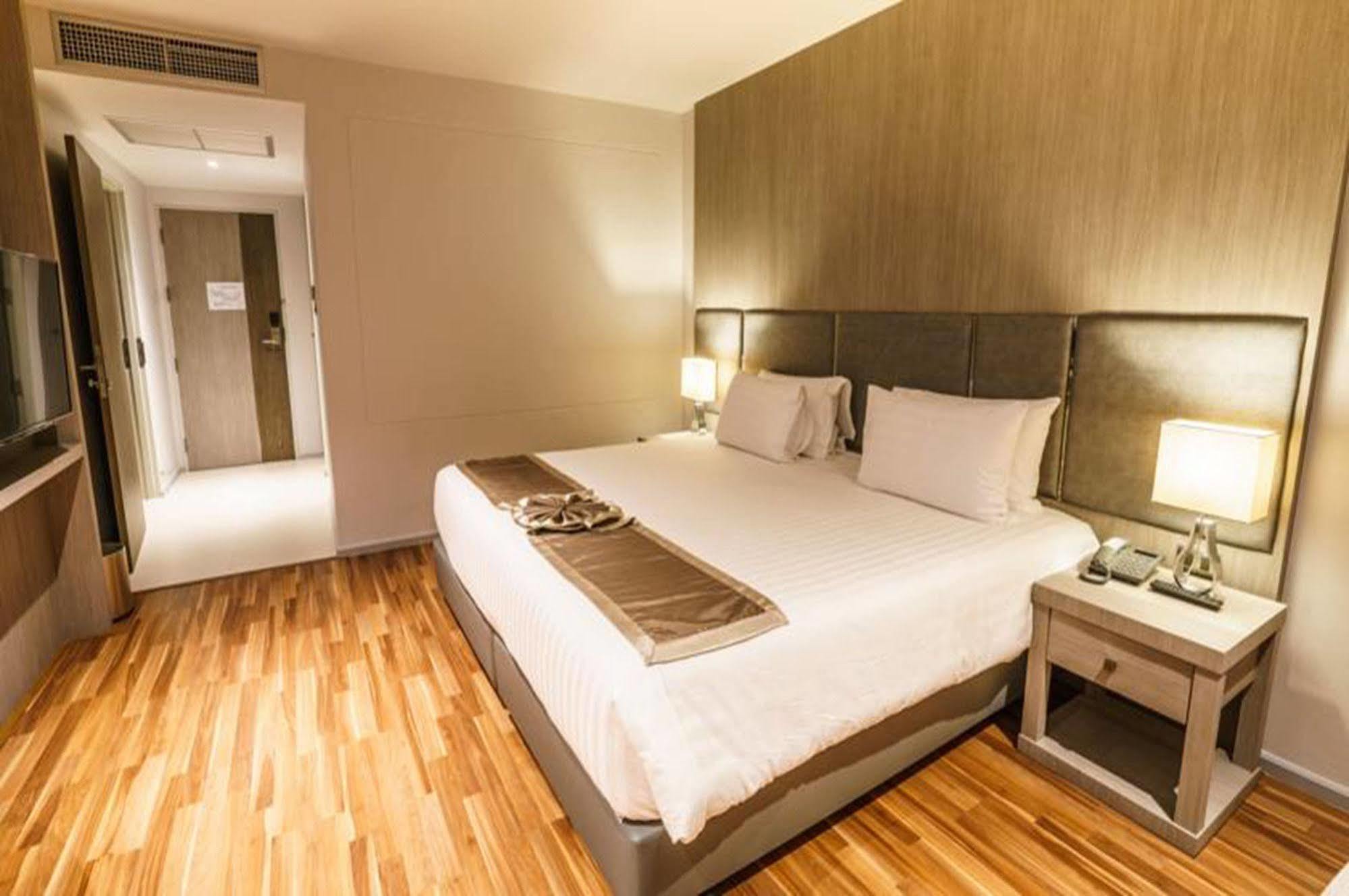 New Season Square Hotel Хат'яй Екстер'єр фото