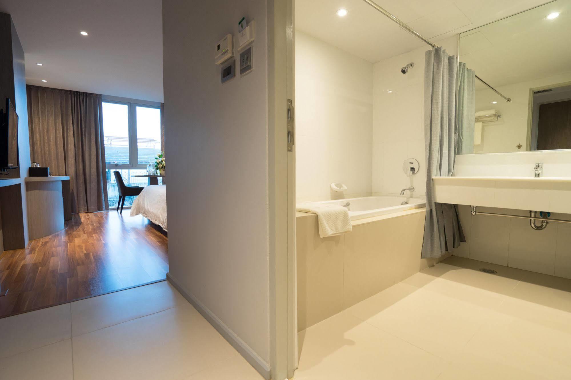 New Season Square Hotel Хат'яй Екстер'єр фото