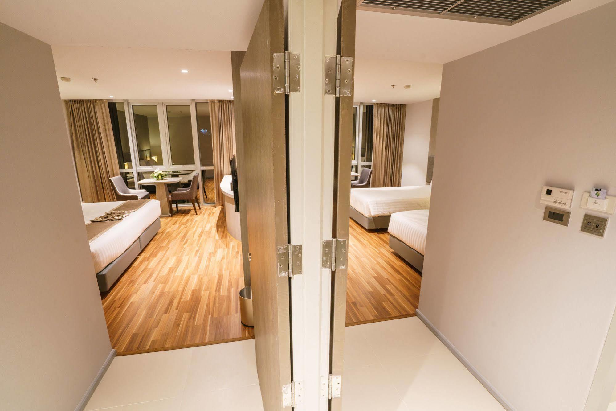 New Season Square Hotel Хат'яй Екстер'єр фото