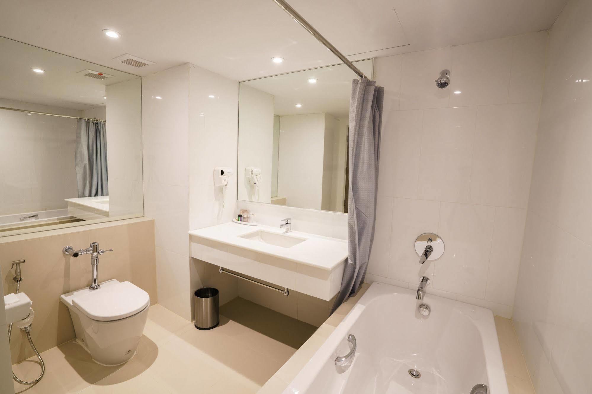 New Season Square Hotel Хат'яй Екстер'єр фото