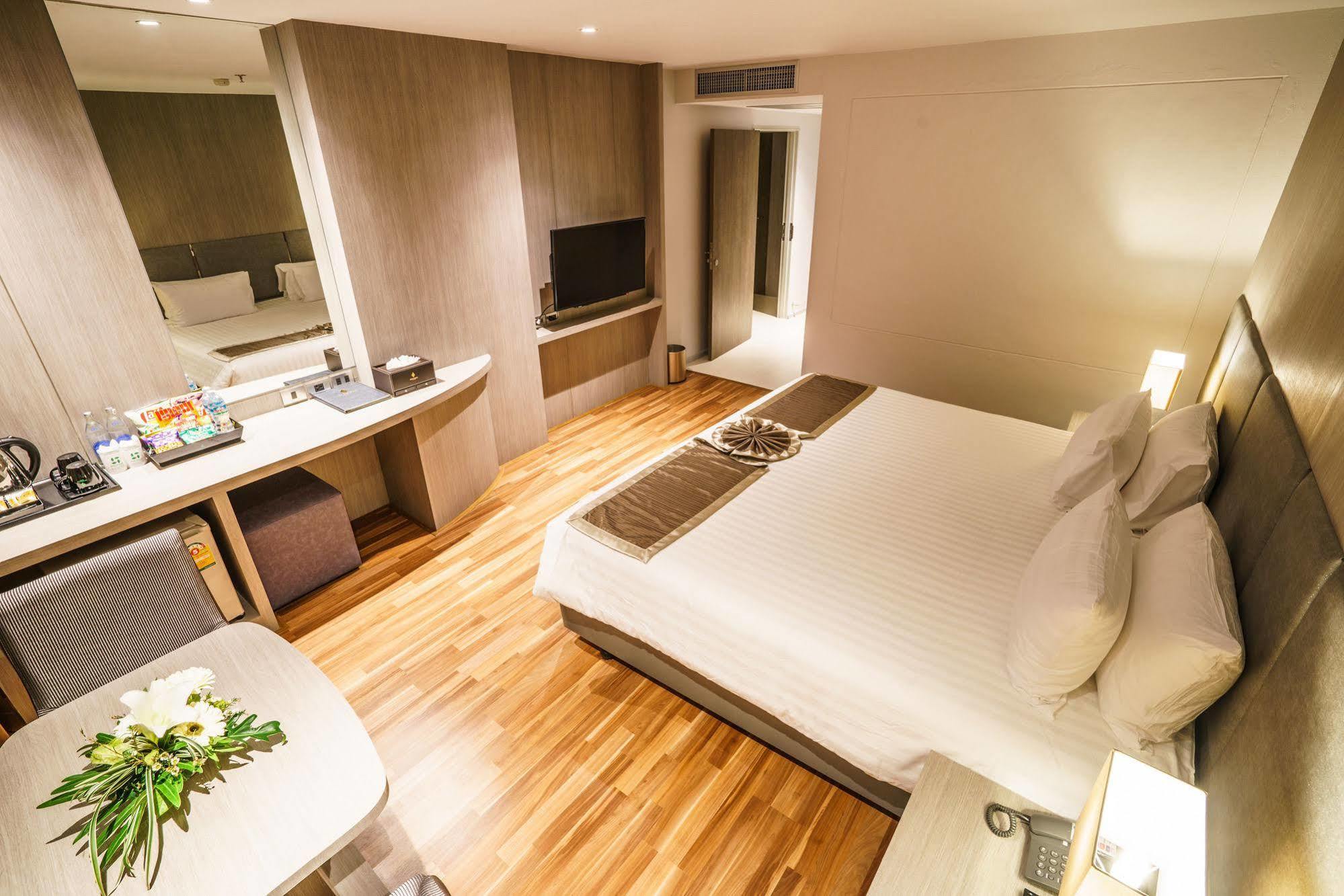 New Season Square Hotel Хат'яй Екстер'єр фото