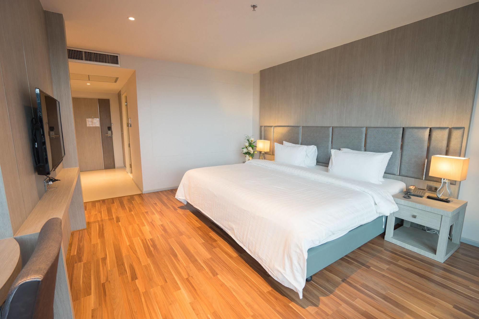 New Season Square Hotel Хат'яй Екстер'єр фото