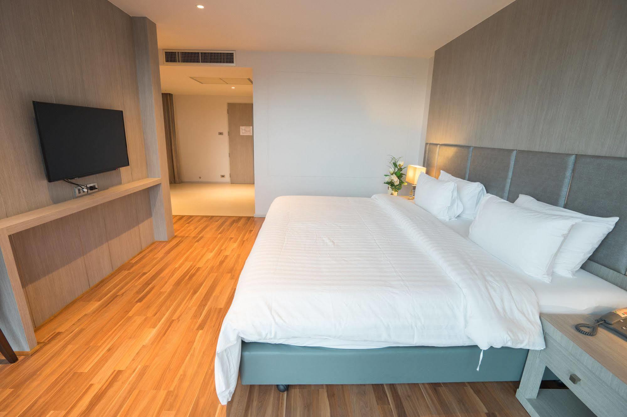 New Season Square Hotel Хат'яй Екстер'єр фото