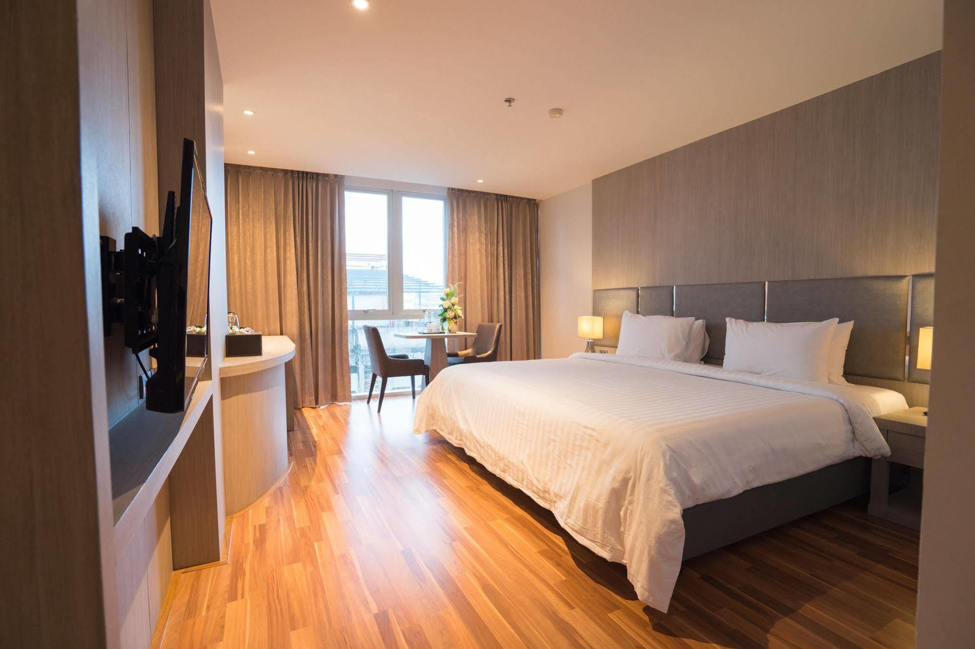 New Season Square Hotel Хат'яй Екстер'єр фото