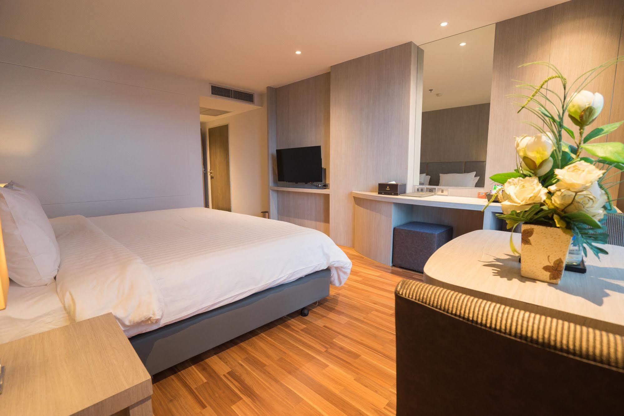 New Season Square Hotel Хат'яй Екстер'єр фото